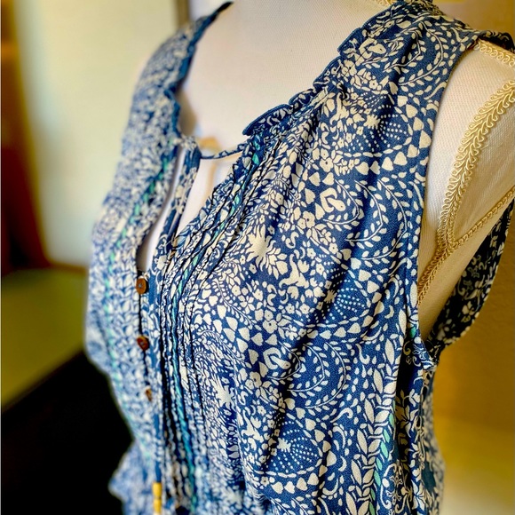 Sleeveless Boho Blouse with Tassel Detail - Picture 2 of 5